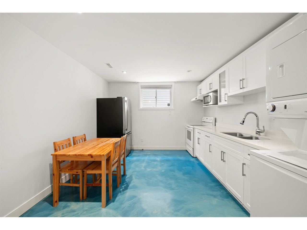 9290 216 Street - Photo 3 of 5