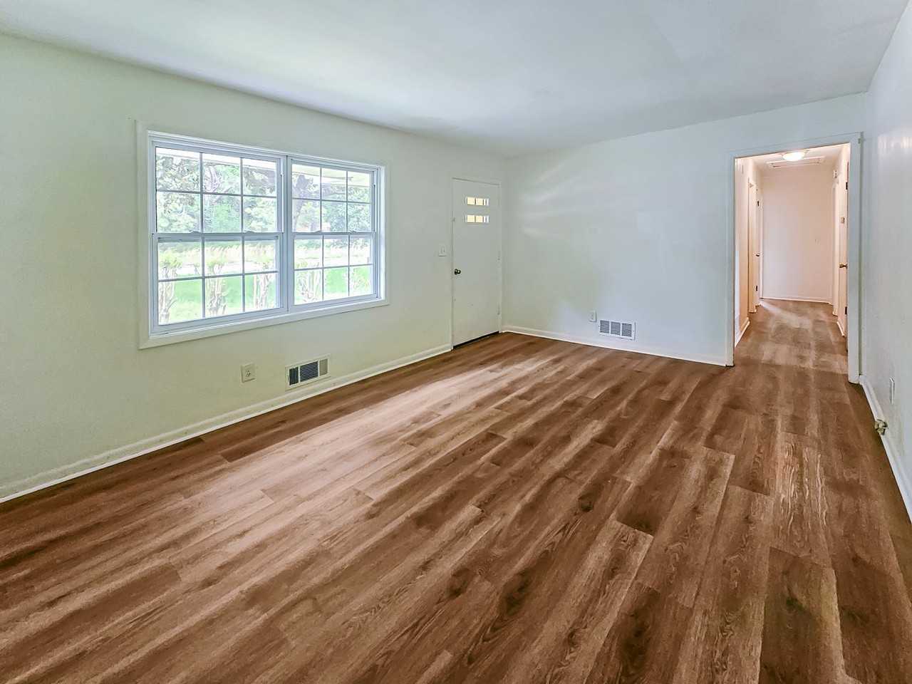 1637 Barrett Dr Nw - Photo 4 of 26