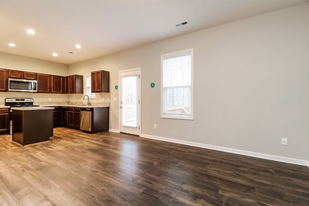 155 Oakdale Ave - Photo 4 of 17
