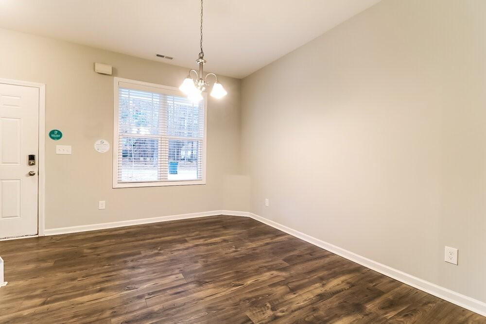 155 Oakdale Ave - Photo 5 of 17