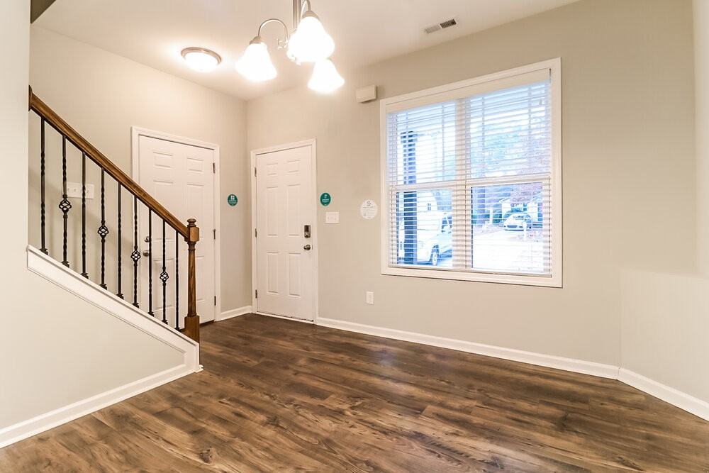 155 Oakdale Ave - Photo 6 of 17
