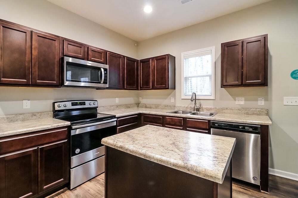 155 Oakdale Ave - Photo 7 of 17