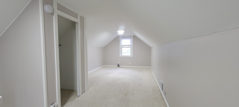 2072 Fremont Ave E - Photo 3 of 11