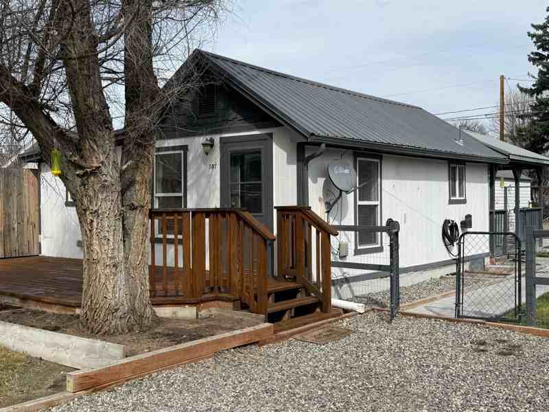 307 1st Avenue East - Photo 3 of 18