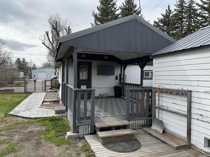 307 1st Avenue East - Photo 5 of 18