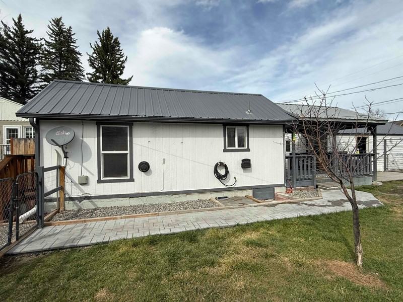 307 1st Avenue East - Photo 6 of 18