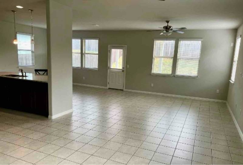 400 Eagle Brook Ln - Photo 5 of 16