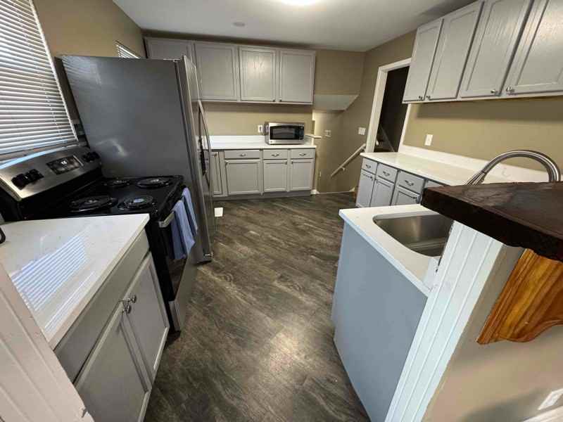 263 S Chester Ave #7 - Photo 6 of 36