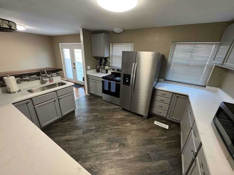 263 S Chester Ave #7 - Photo 7 of 36