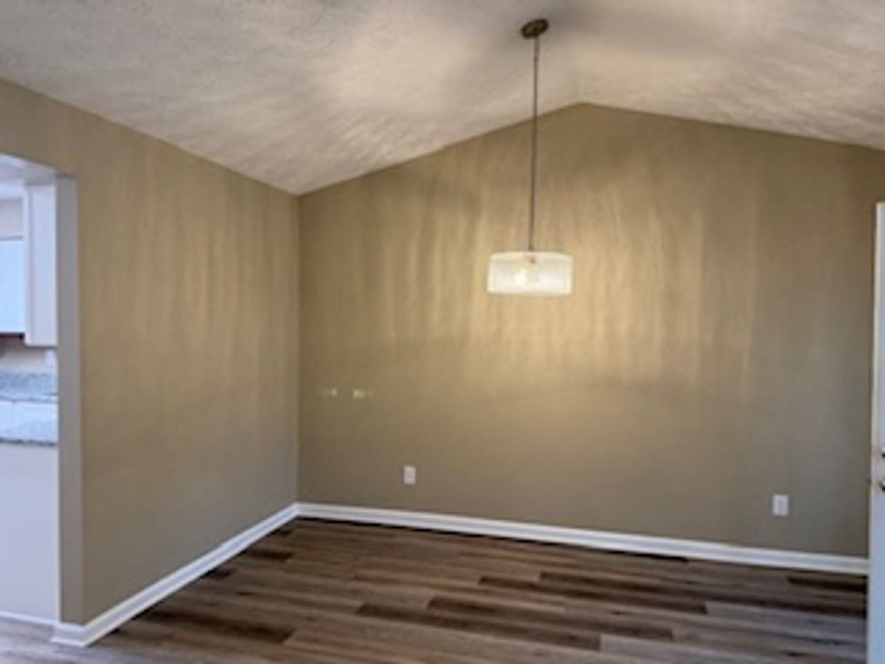 913 Brittany Deanne Ln - Photo 3 of 26