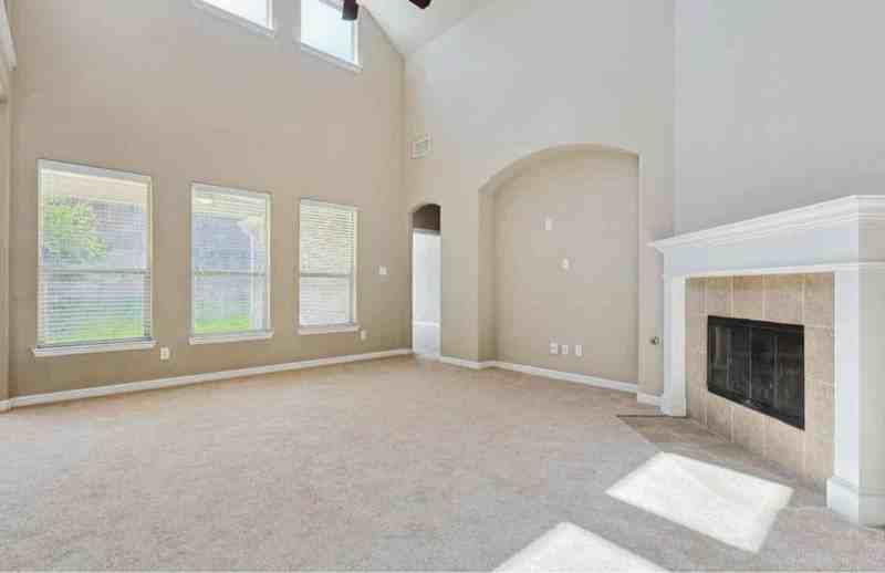 2708 Laurel Oak Dr - Photo 2 of 9