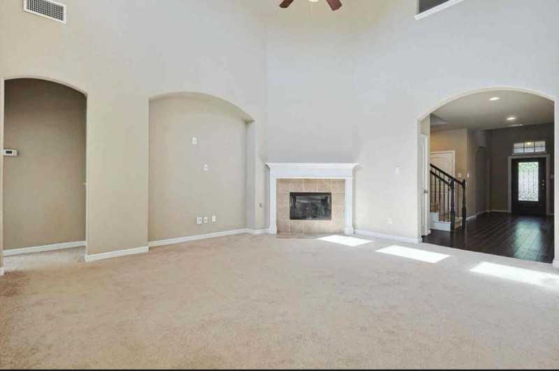 2708 Laurel Oak Dr - Photo 3 of 9