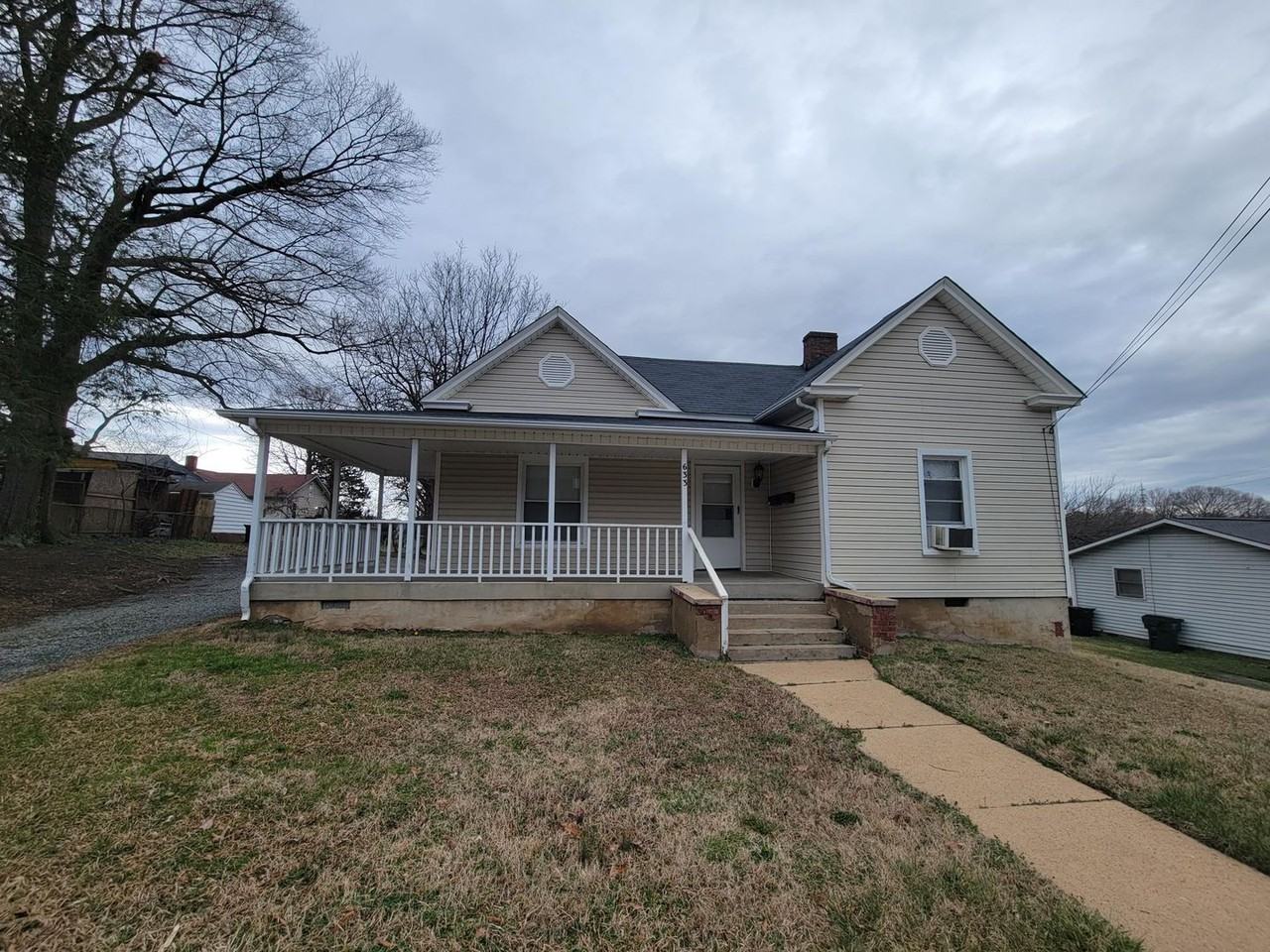 633 Tucker St - Photo 2 of 9
