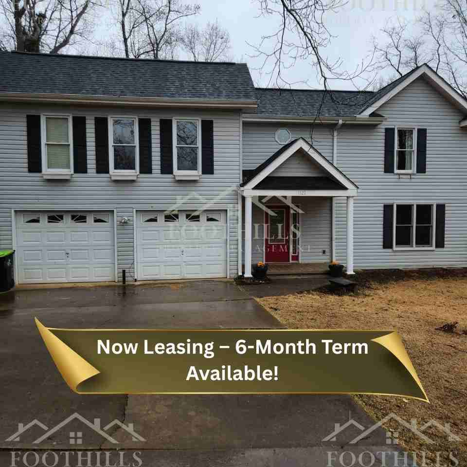1323 Shadow Ln - Photo 3 of 33