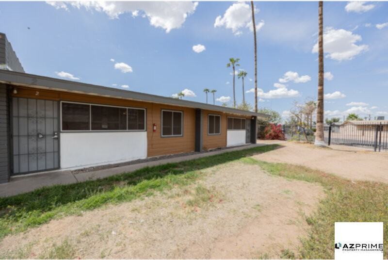 2139 W Devonshire Ave #2