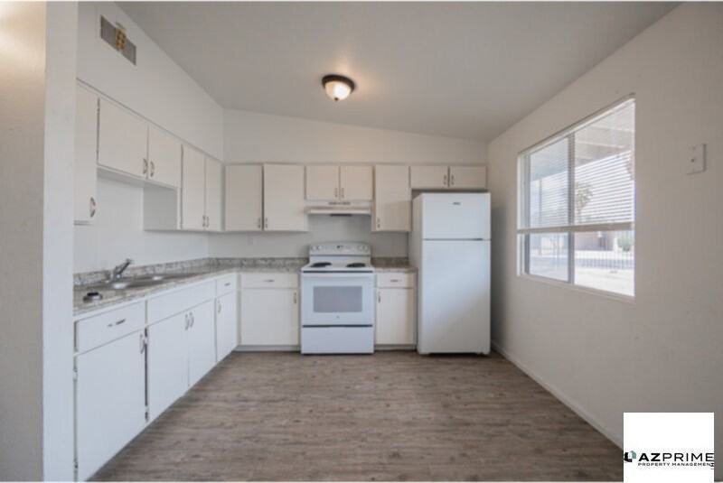 2139 W Devonshire Ave #2 - Photo 6 of 13