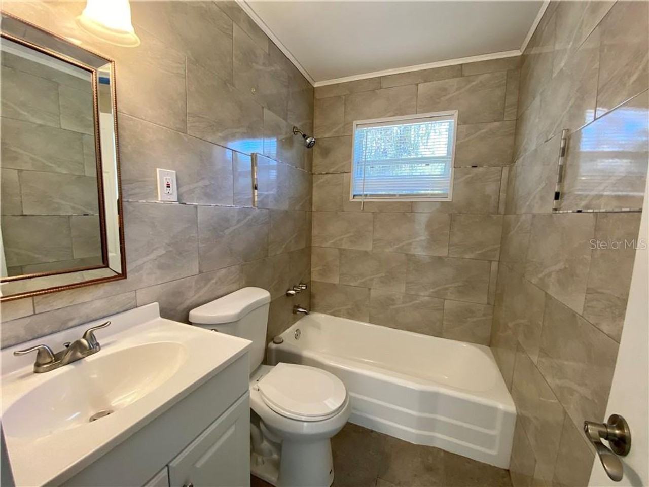 769 Greenway Pl - Photo 4 of 14