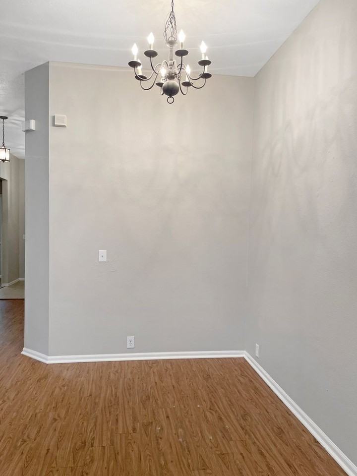 2820 Thorncreek Ln - Photo 3 of 14