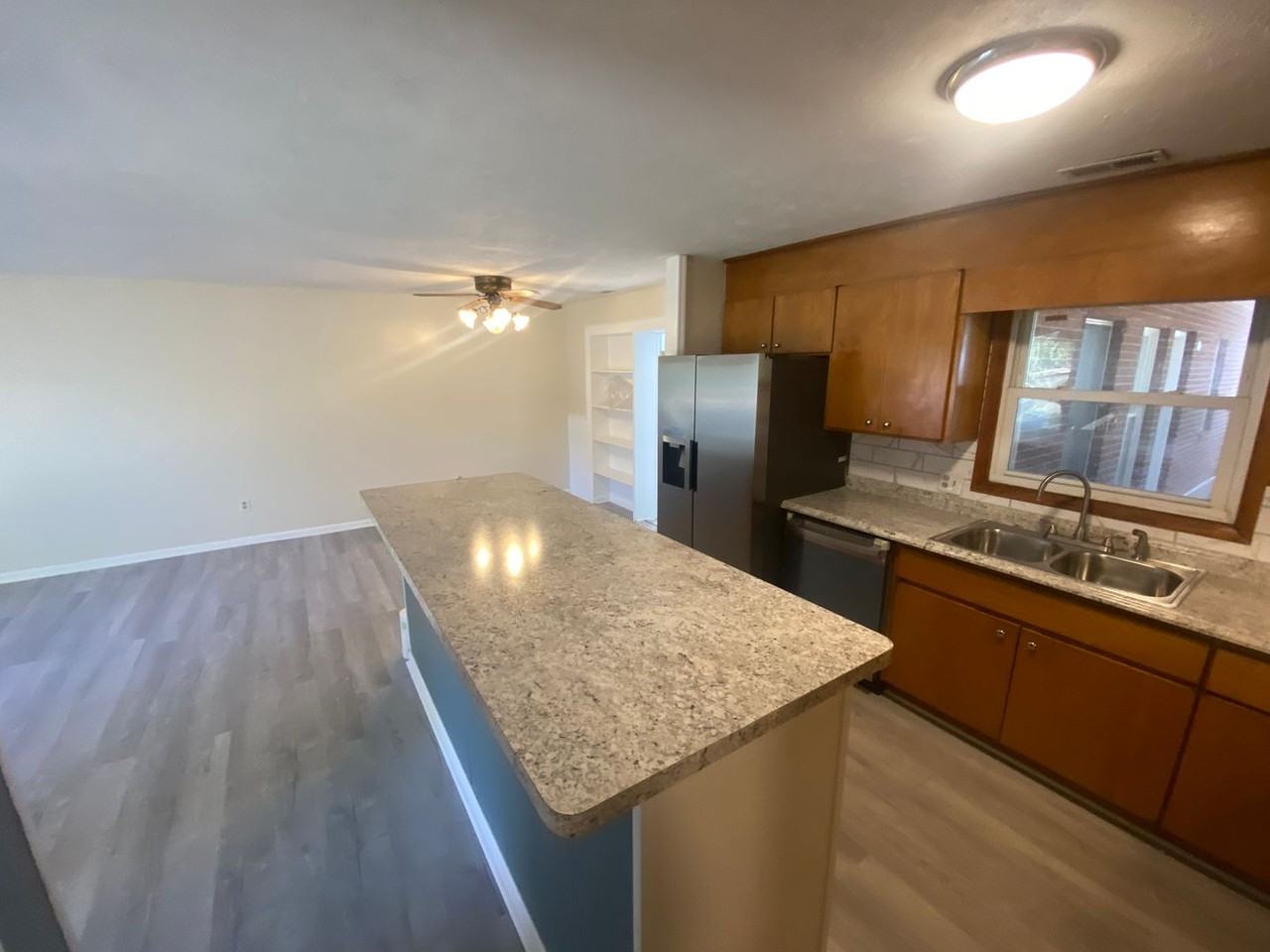 1107A Roanoke St E - Photo 2 of 18