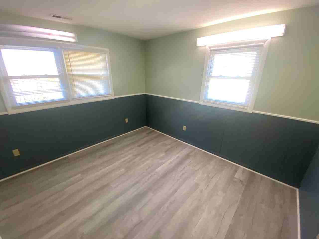 1107A Roanoke St E - Photo 5 of 18