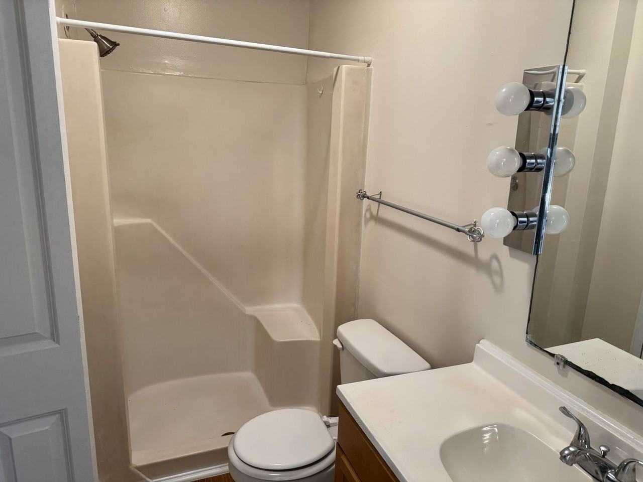 219 Poplar Rd - Photo 3 of 11