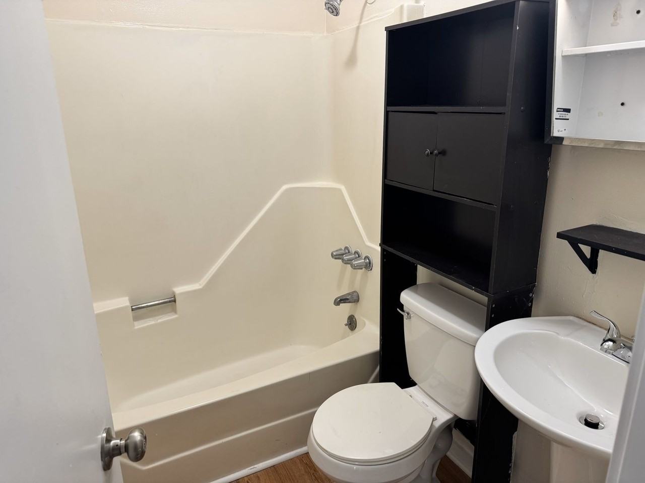 219 Poplar Rd - Photo 4 of 11