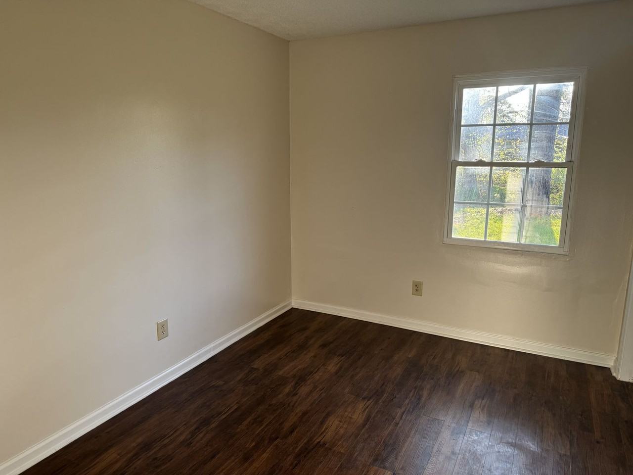 219 Poplar Rd - Photo 5 of 11