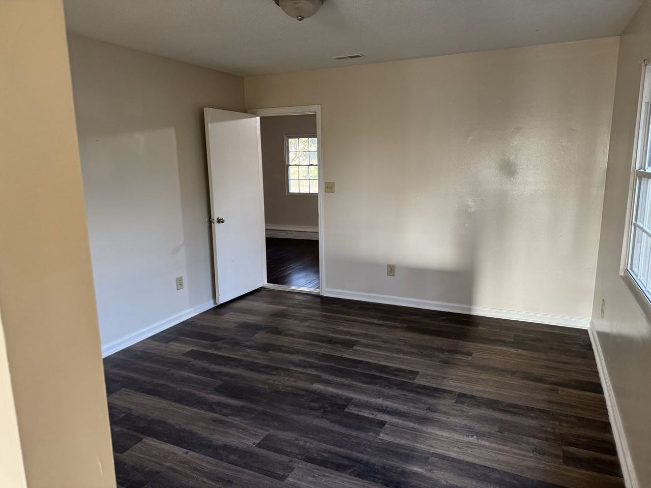 219 Poplar Rd - Photo 7 of 11