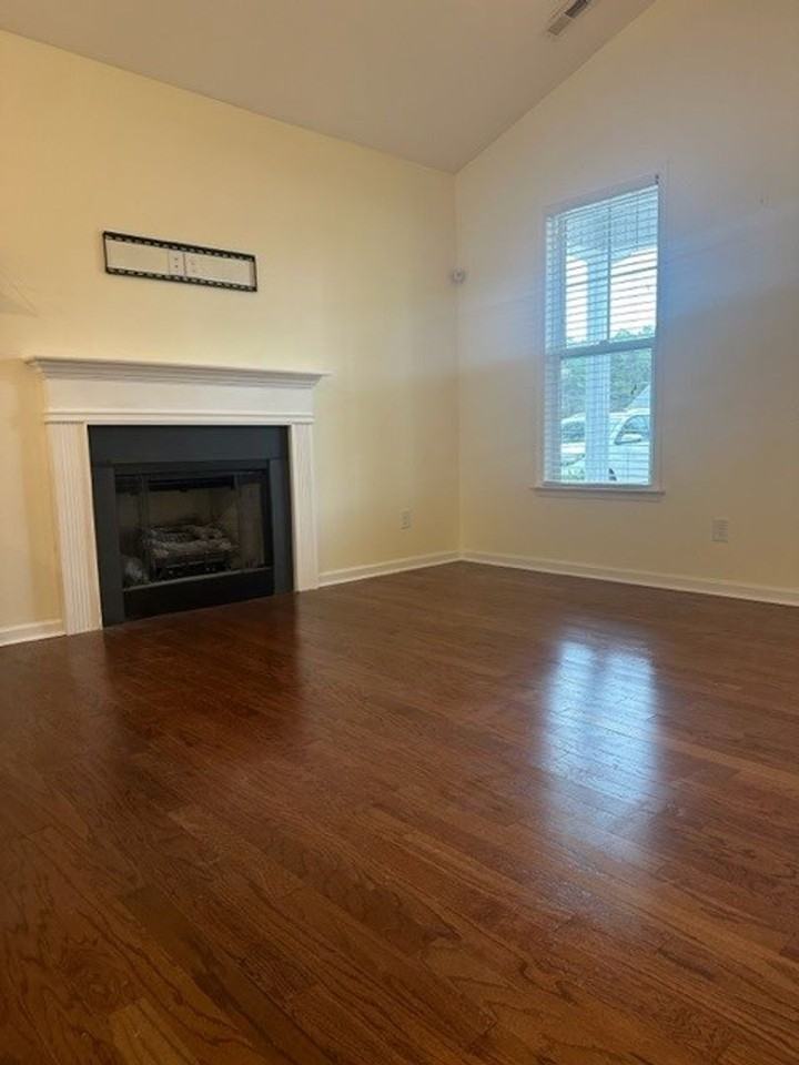 103 Grand Oaks Dr - Photo 2 of 34