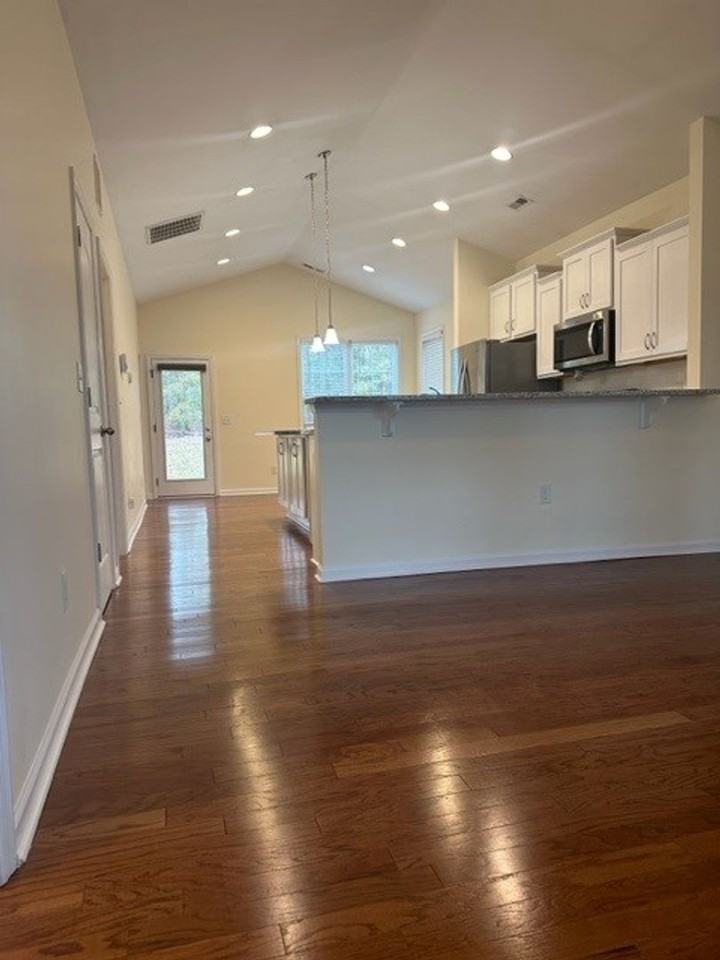 103 Grand Oaks Dr - Photo 4 of 34
