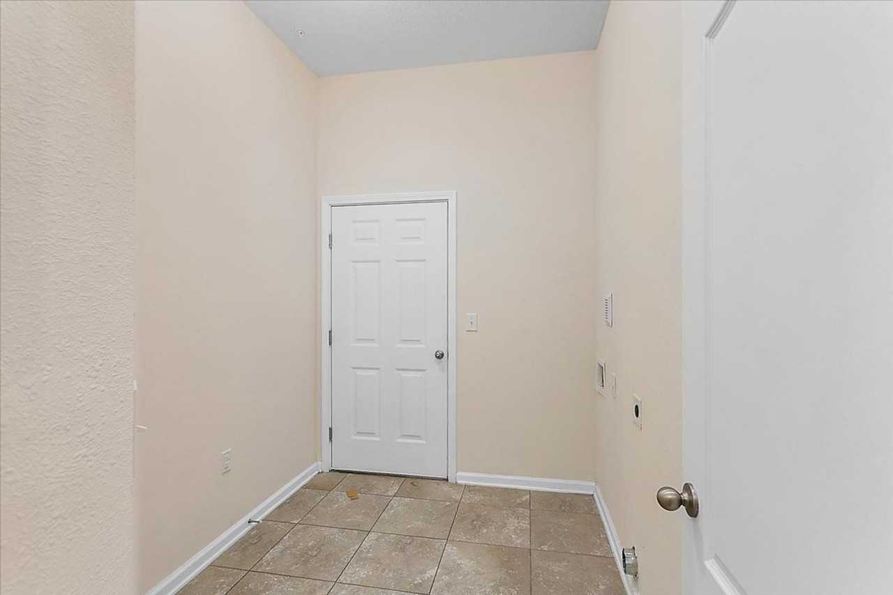 208 Larkin Pl #107 - Photo 3 of 16