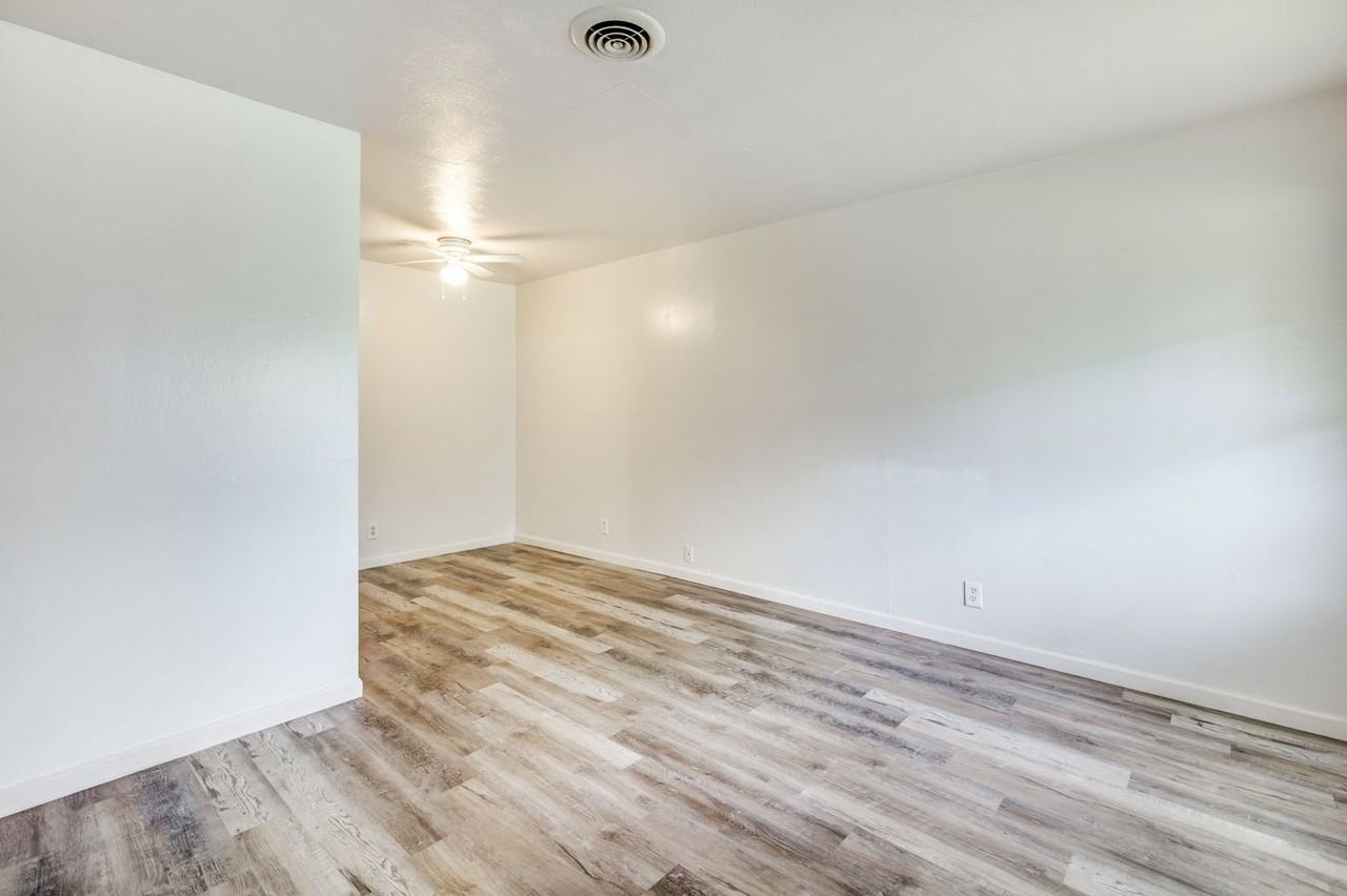 808 E 5th St - Photo 2 of 13