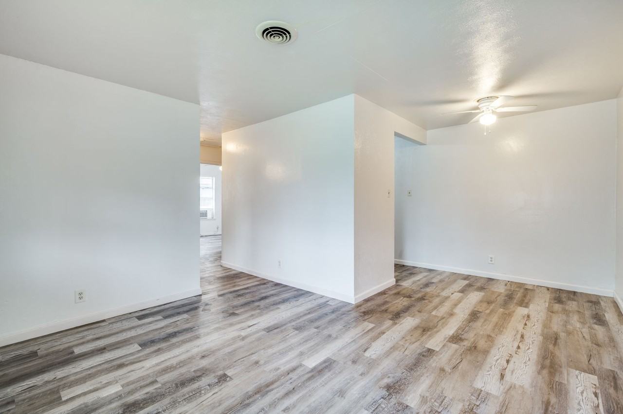 808 E 5th St - Photo 3 of 13