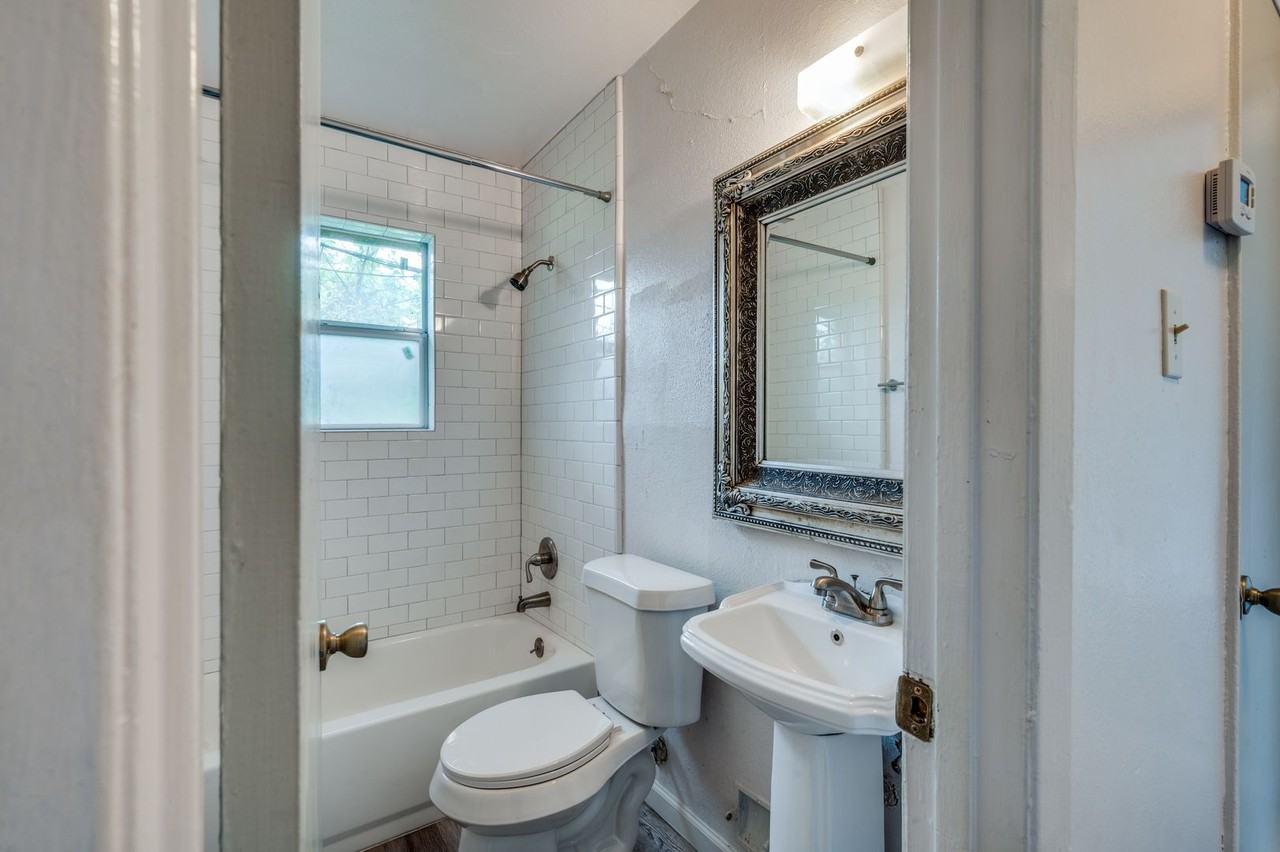 808 E 5th St - Photo 5 of 13