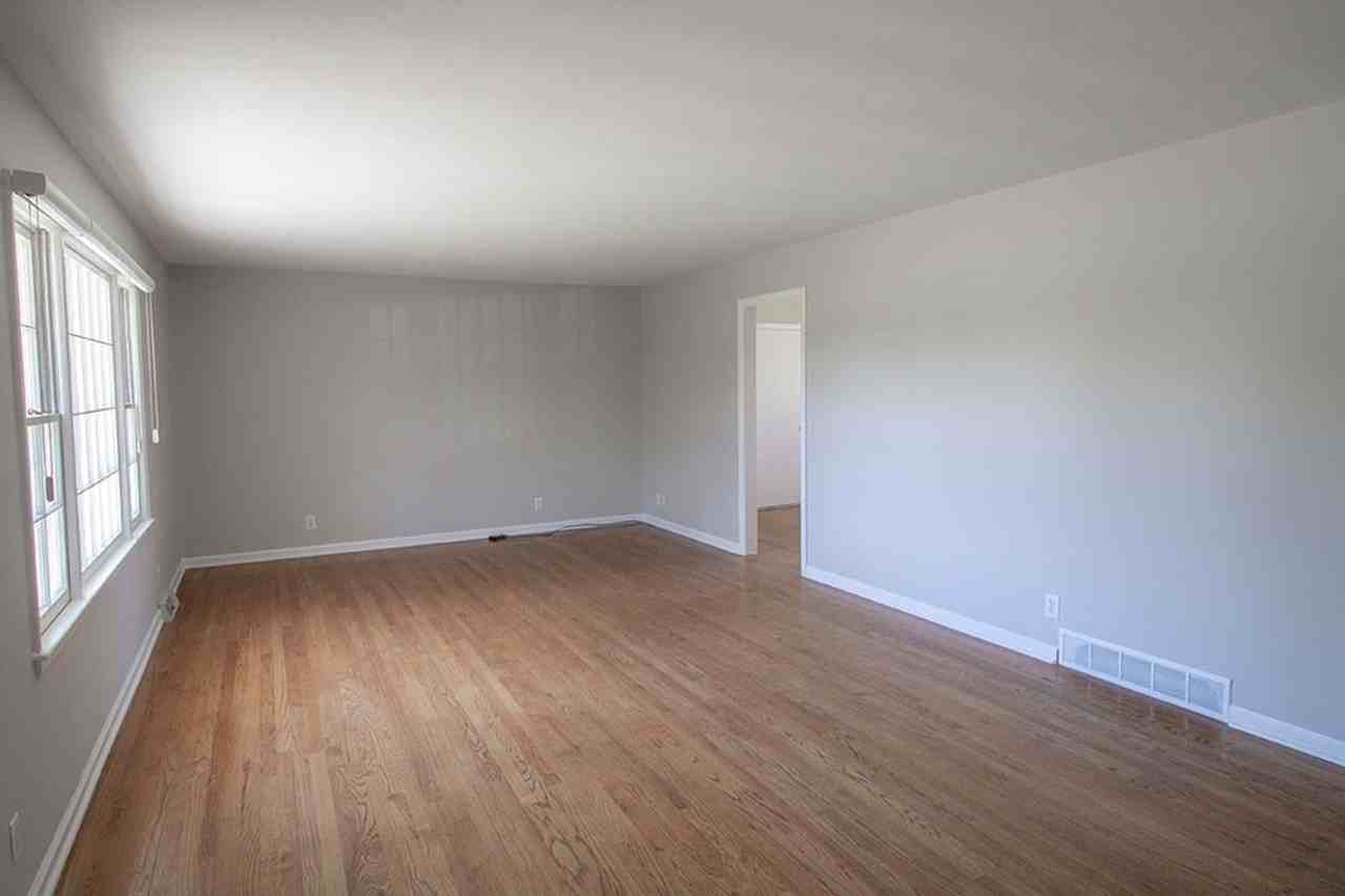 2207 Bushnell Dr - Photo 3 of 50