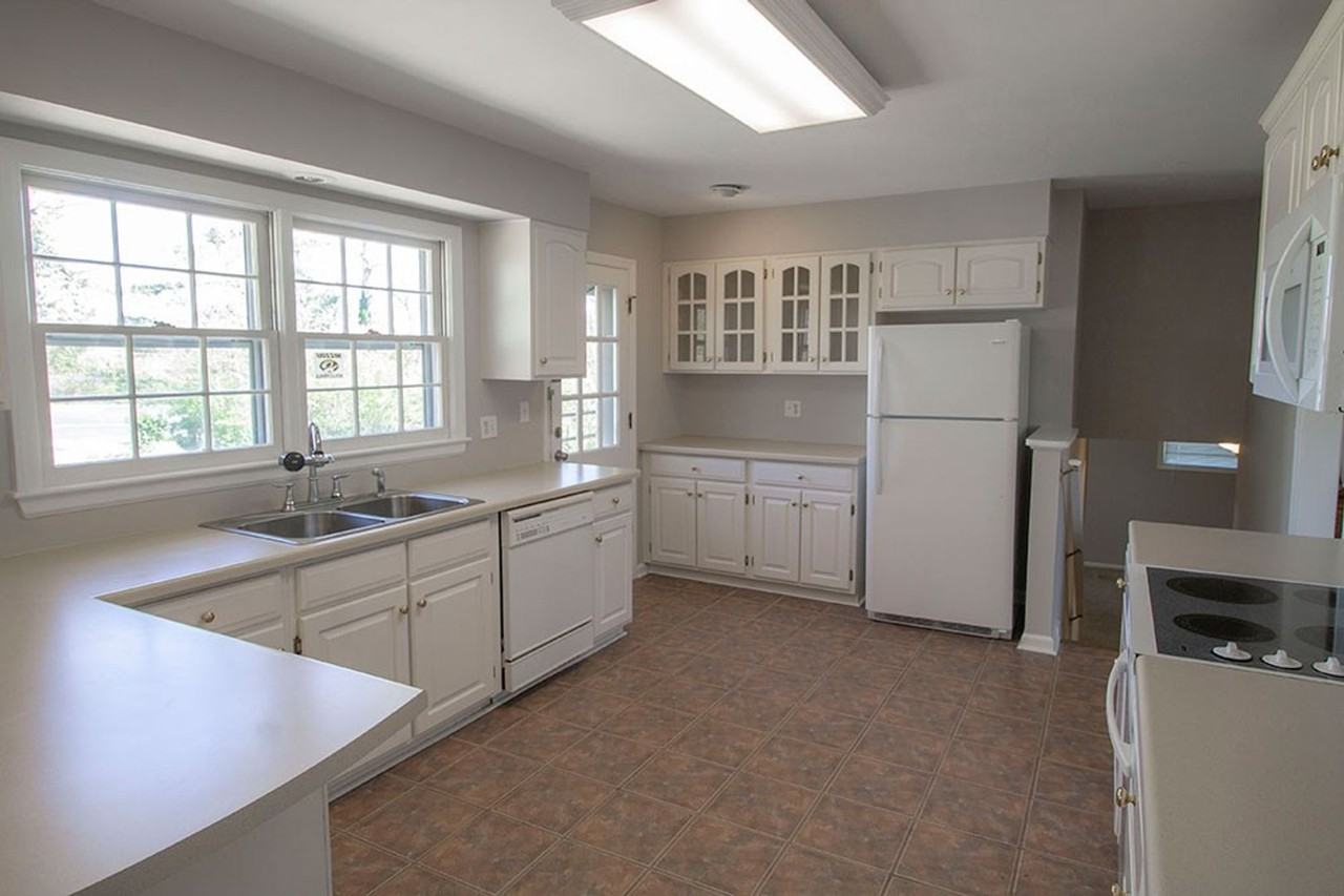 2207 Bushnell Dr - Photo 7 of 50