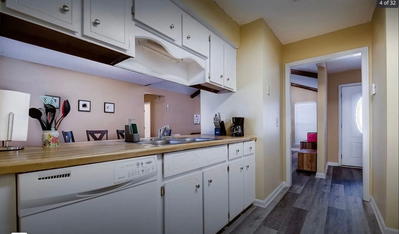 632 Trevor St - Photo 2 of 9