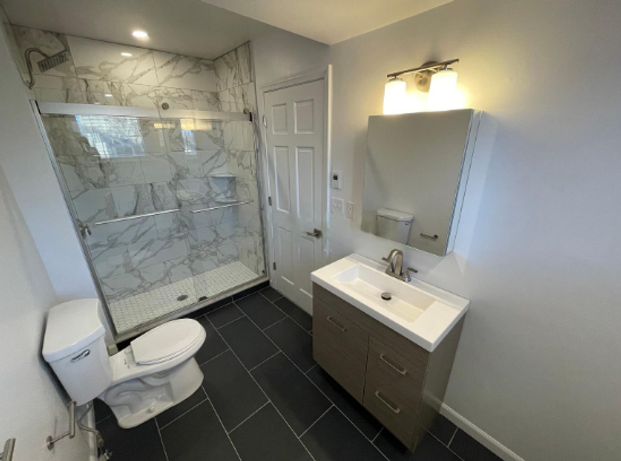 1404 Beacon St - Photo 3 of 11