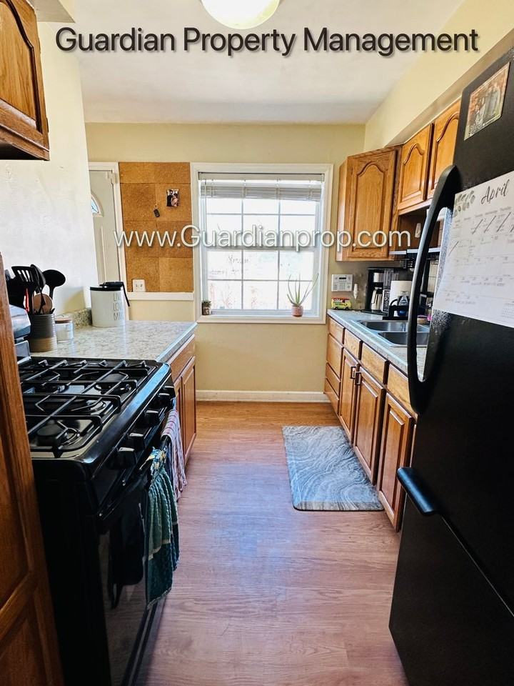 2748 Vernon Ave S - Photo 7 of 18
