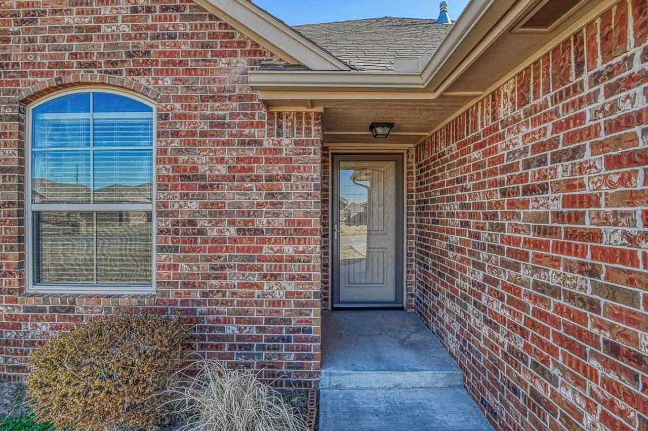 1004 Ridgeway Dr - Photo 3 of 28