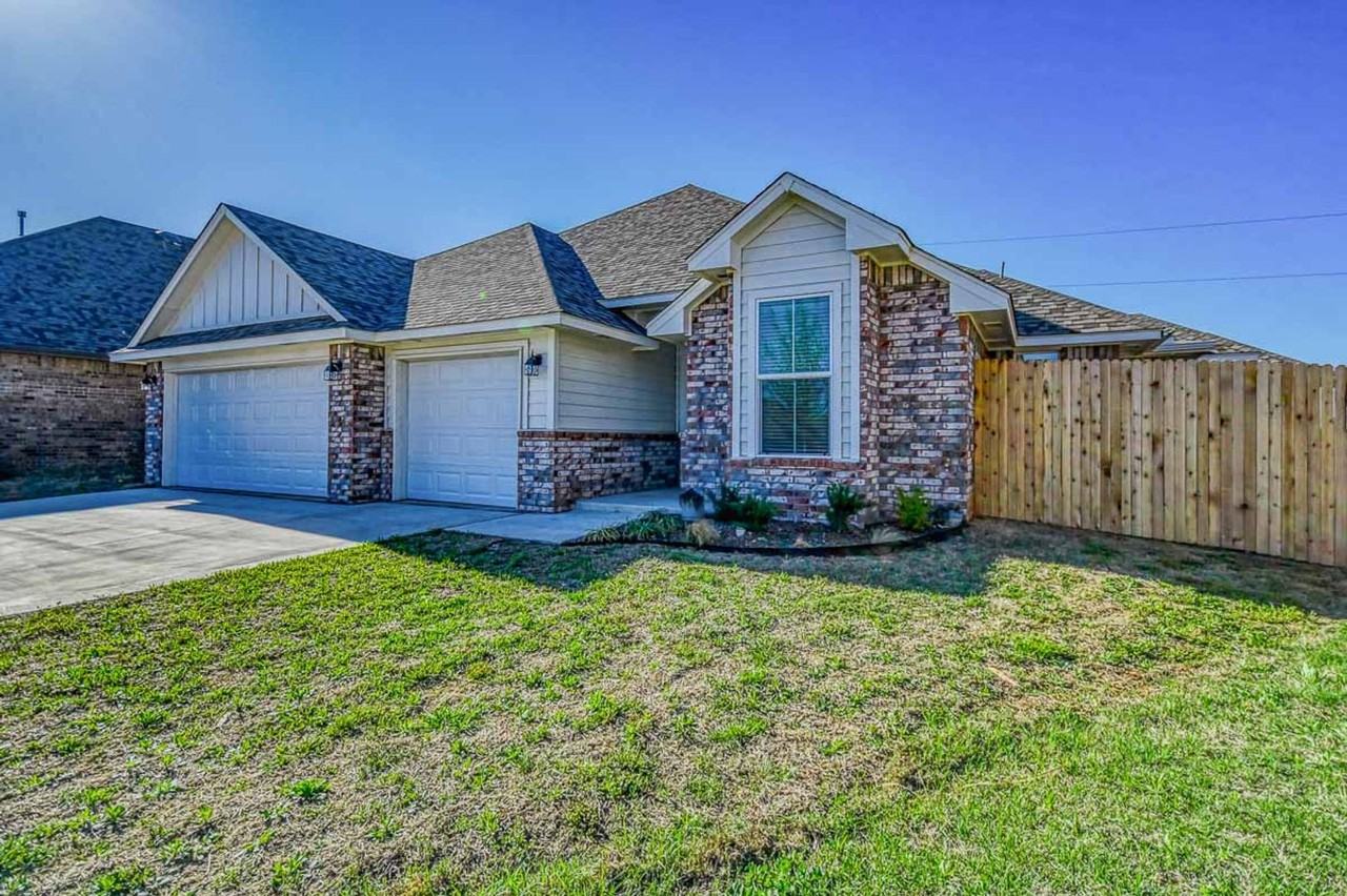 3100 Pebble Pond Dr - Photo 4 of 50