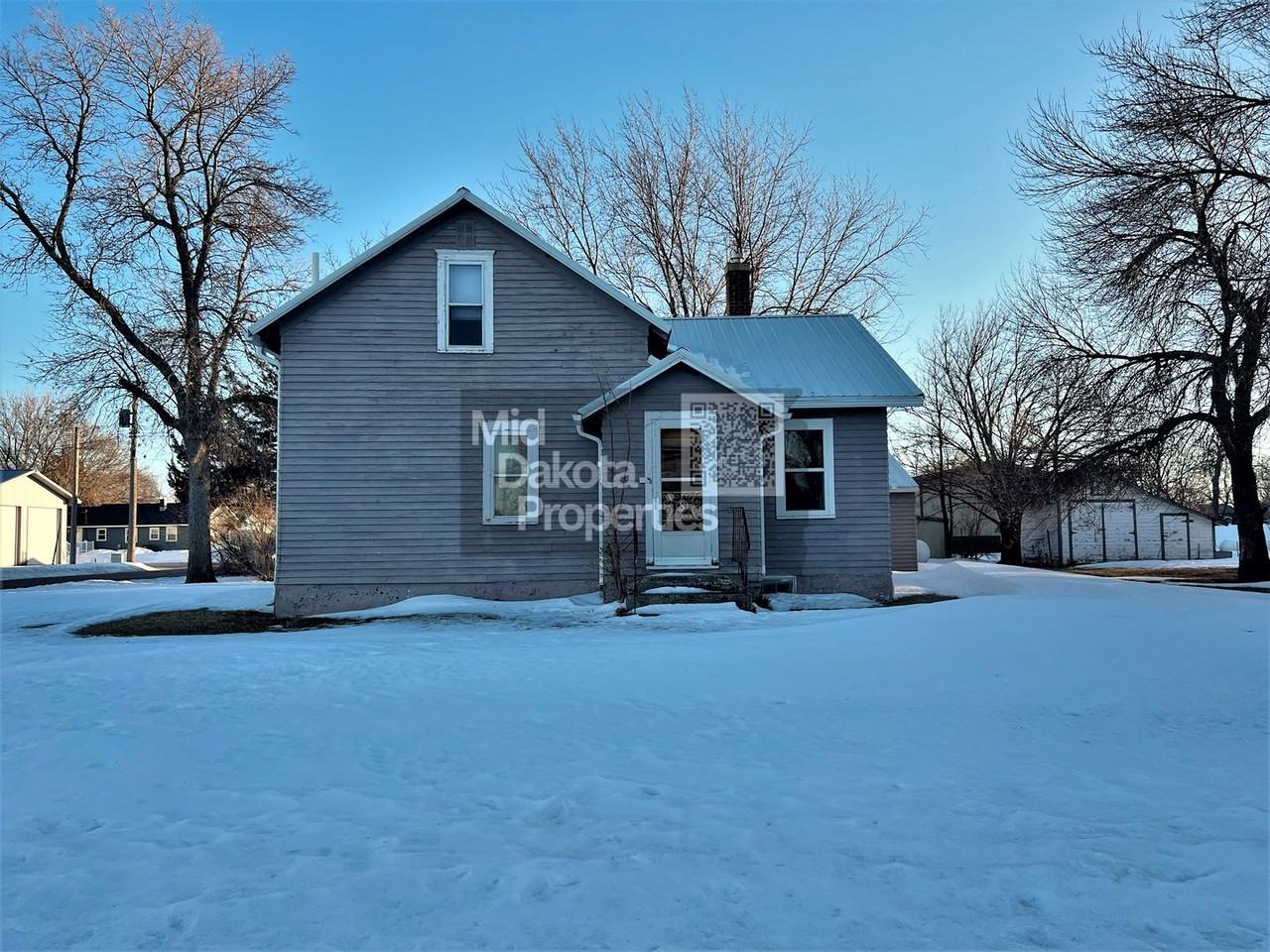 510 E Maple St - Photo 3 of 18