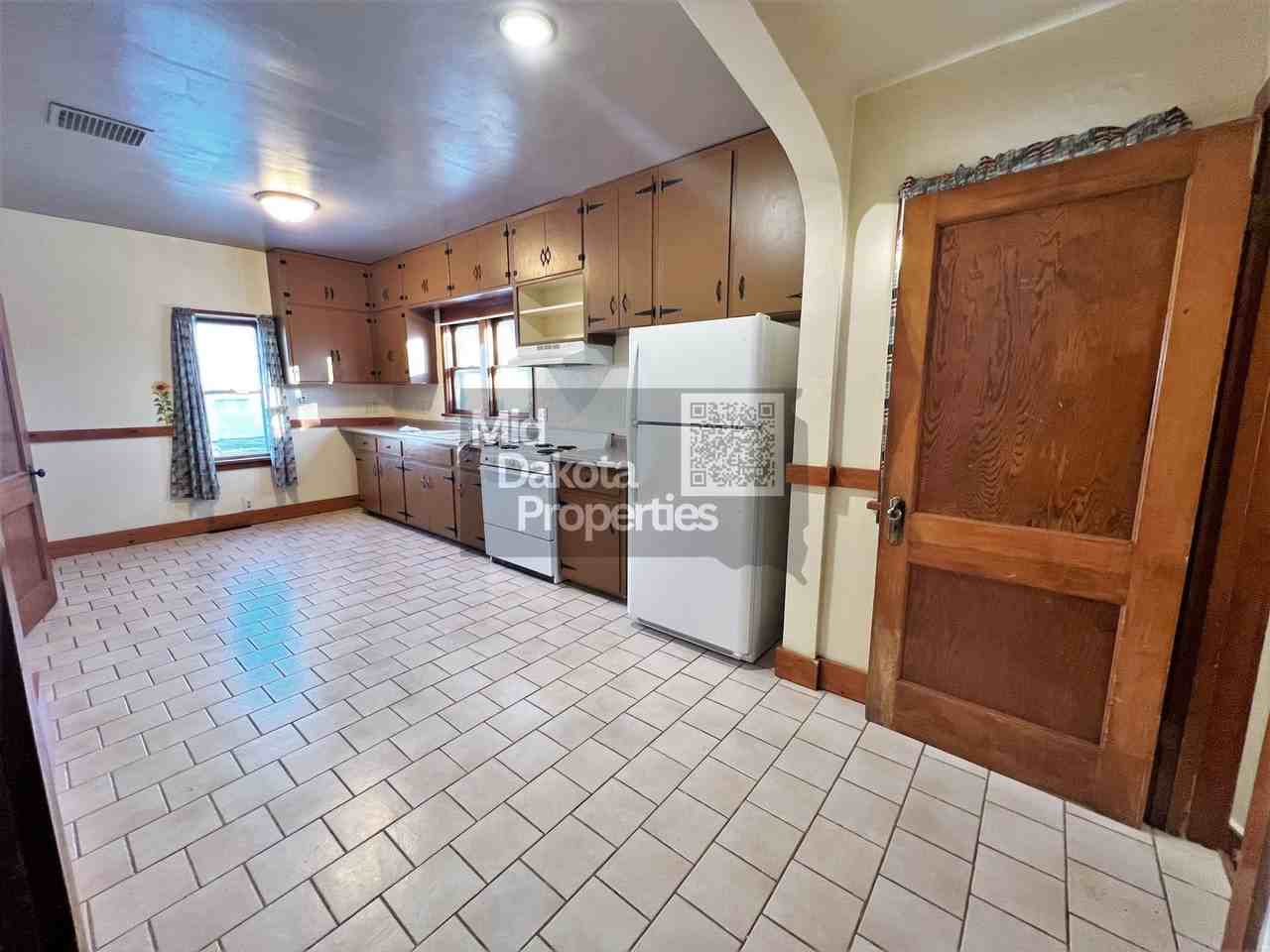 510 E Maple St - Photo 5 of 18