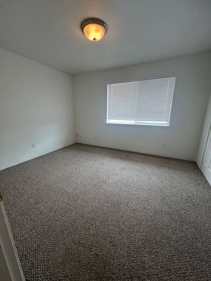 1841 Last St - Photo 3 of 4