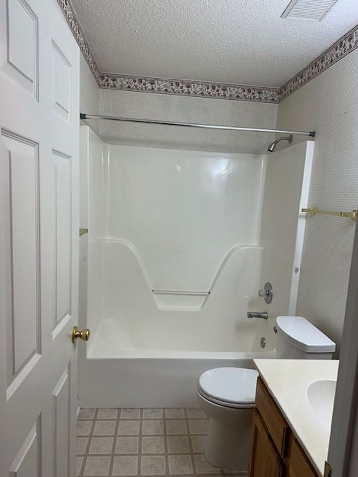 223 Runnymeade Drive - Photo 7 of 12