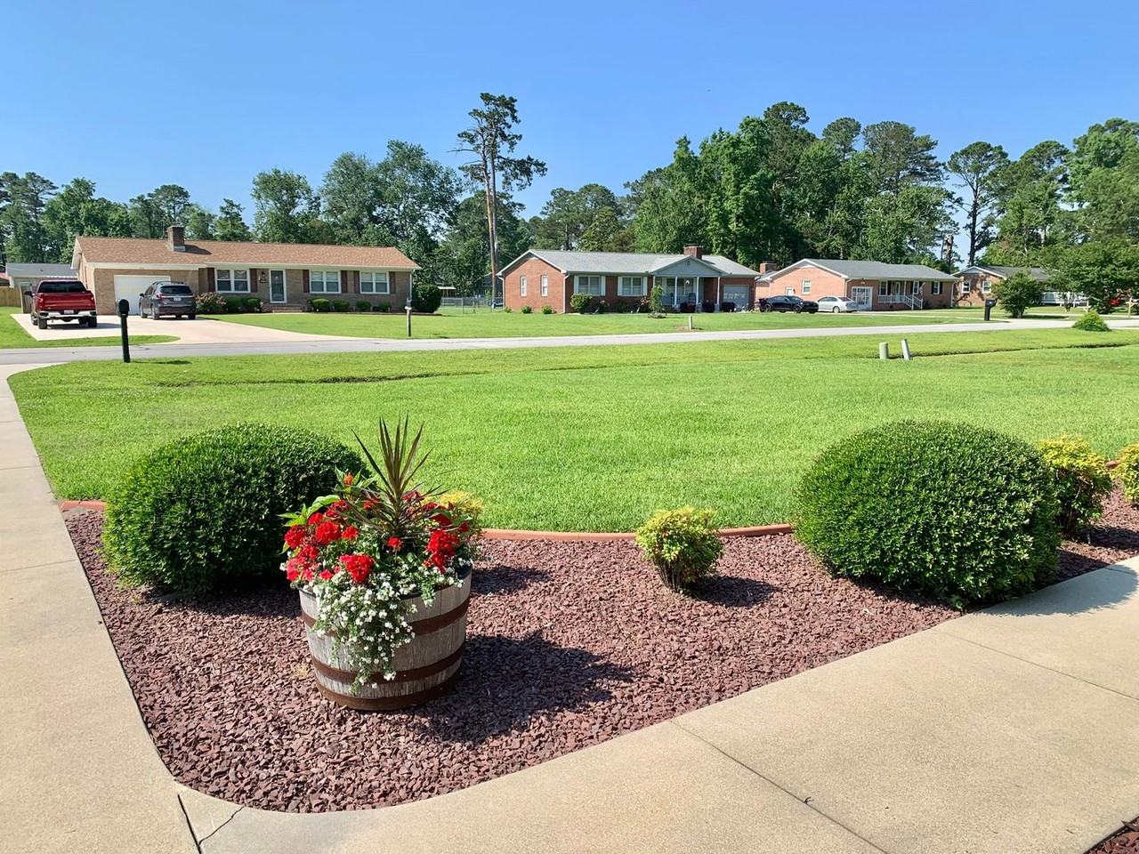 213 Dogwood St - Photo 2 of 39