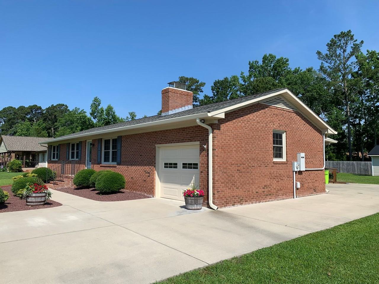 213 Dogwood St - Photo 4 of 39