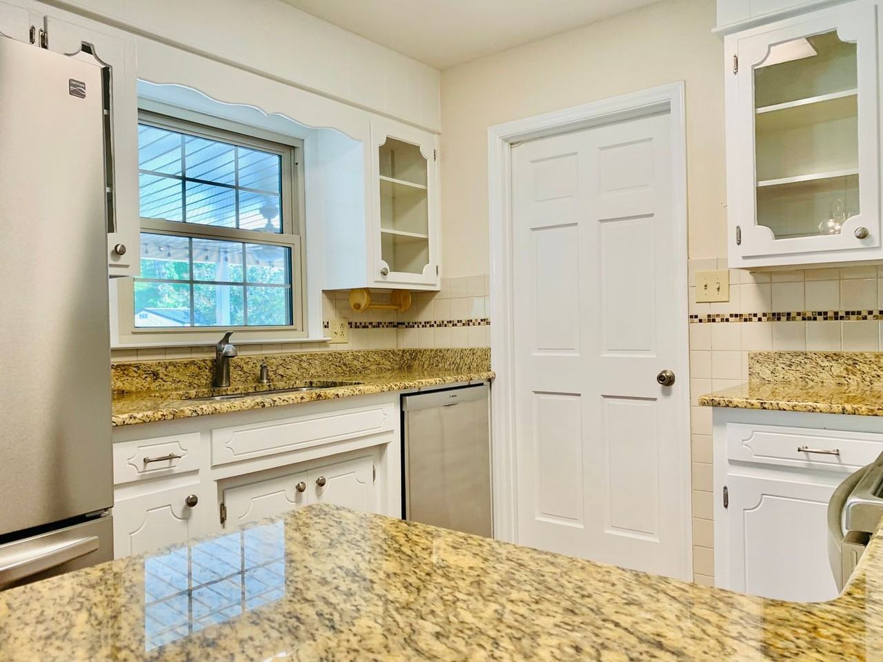 213 Dogwood St - Photo 6 of 39