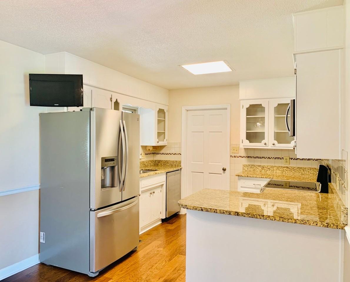 213 Dogwood St - Photo 7 of 39