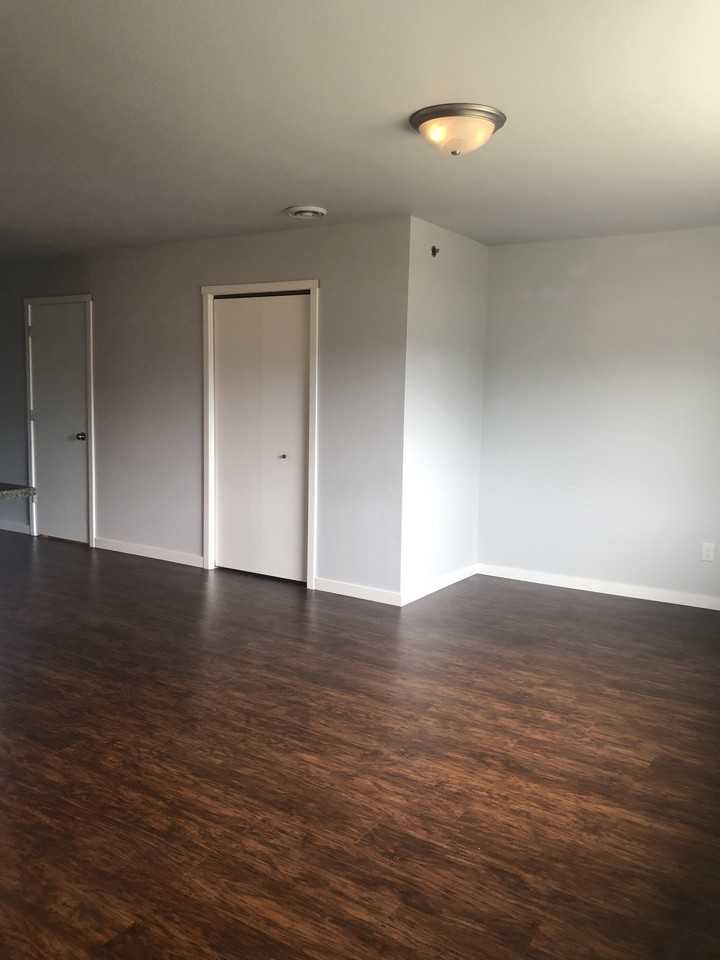 2129 Bunker Ln - Photo 3 of 15